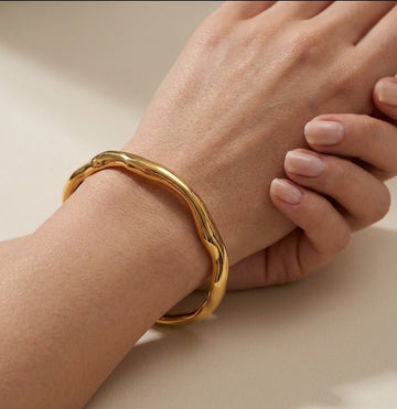 Mira Sculpted Cuff