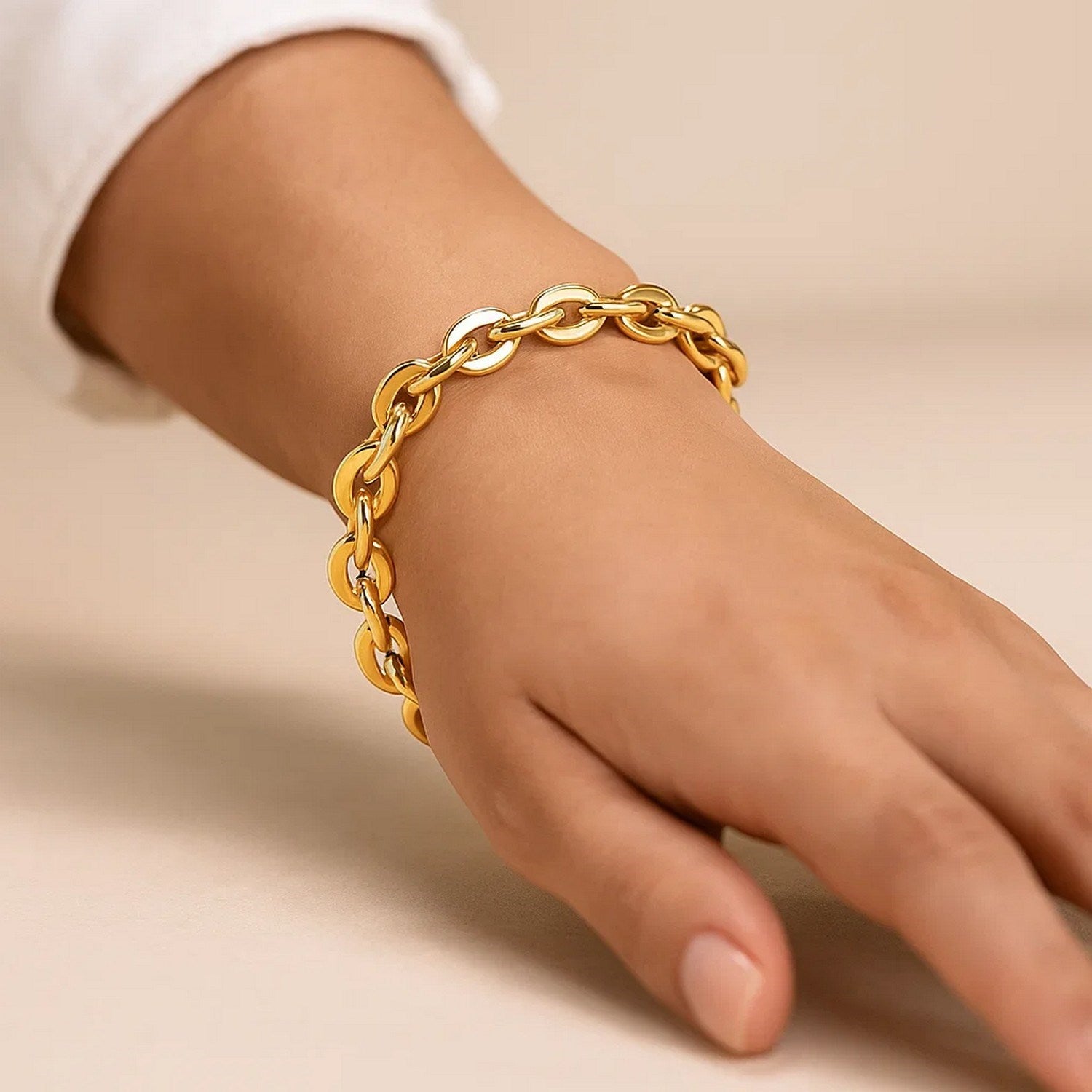 14K Yellow Gold Mirror Rolo Link Chain Bracelet (7.30 mm) for Women | Yene Store 