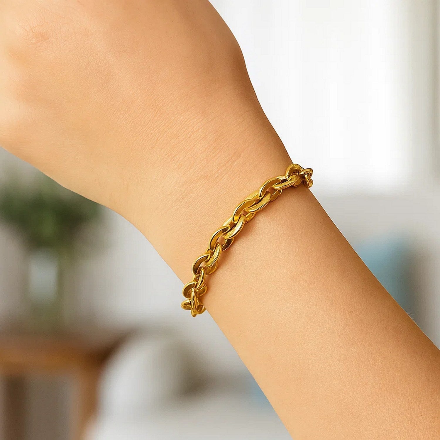 14K Yellow Gold Mirror Rolo Link Chain Bracelet (7.30 mm) for Women | Yene Store 